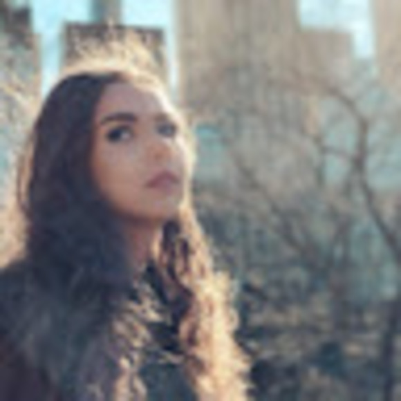 Meet your Posher, Caitlin - Picture 1 of 1